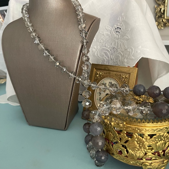 LONG STRAND CRYSTAL AND GLASS GREY TONE NECKLACE. - Picture 3 of 7